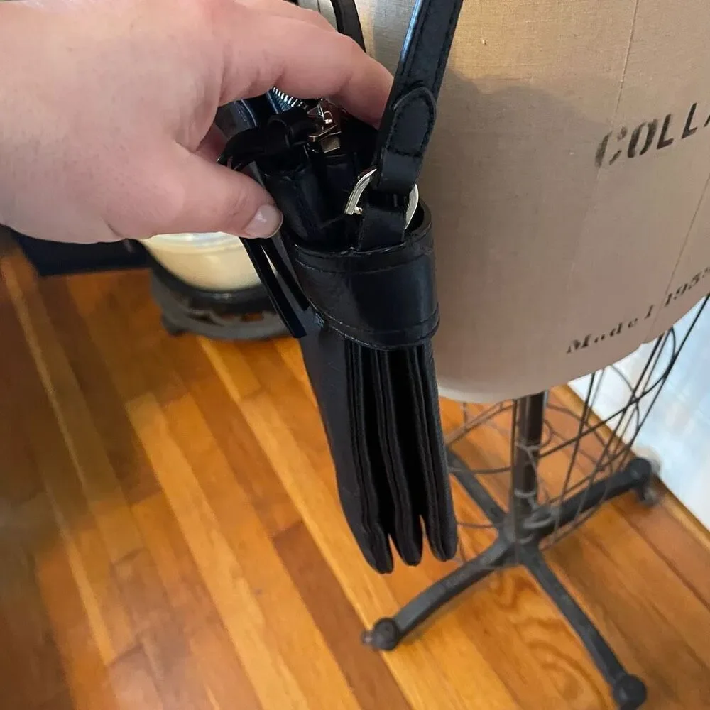 VINCE CAMUTO | LEAH black leather shoulder bag - Picture 12 of 12